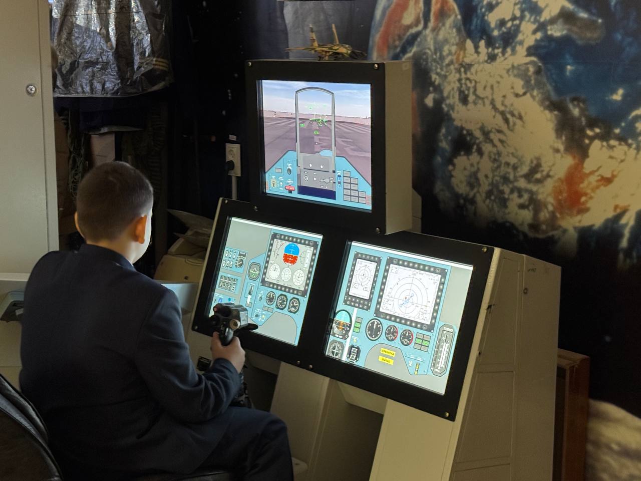 Ульяновских школьников знакомят с работой авиапромышленного комплекса  .