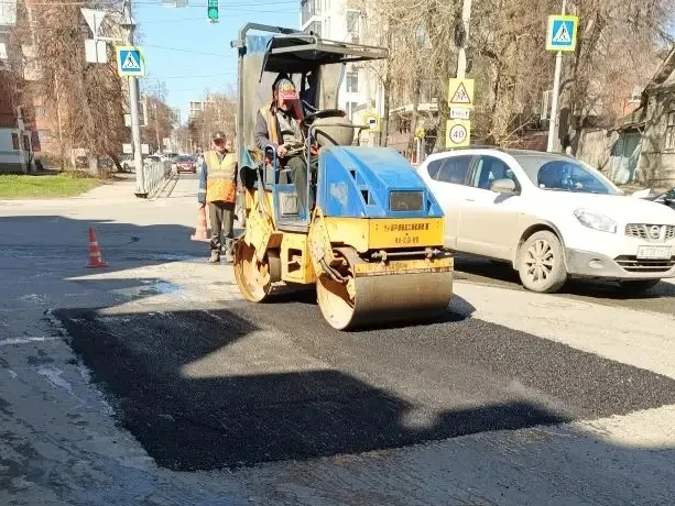 За сутки ульяновский «Дорремстрой» отремонтировал 14 участков улиц.