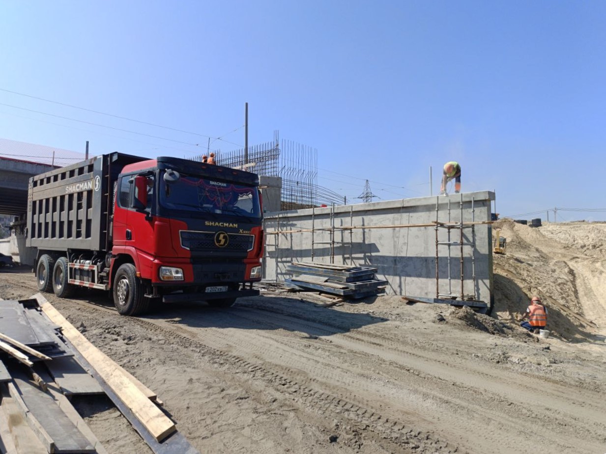 В первой декаде августа на левом путепроводе «минаевского» моста начнут установку монолитных балок.