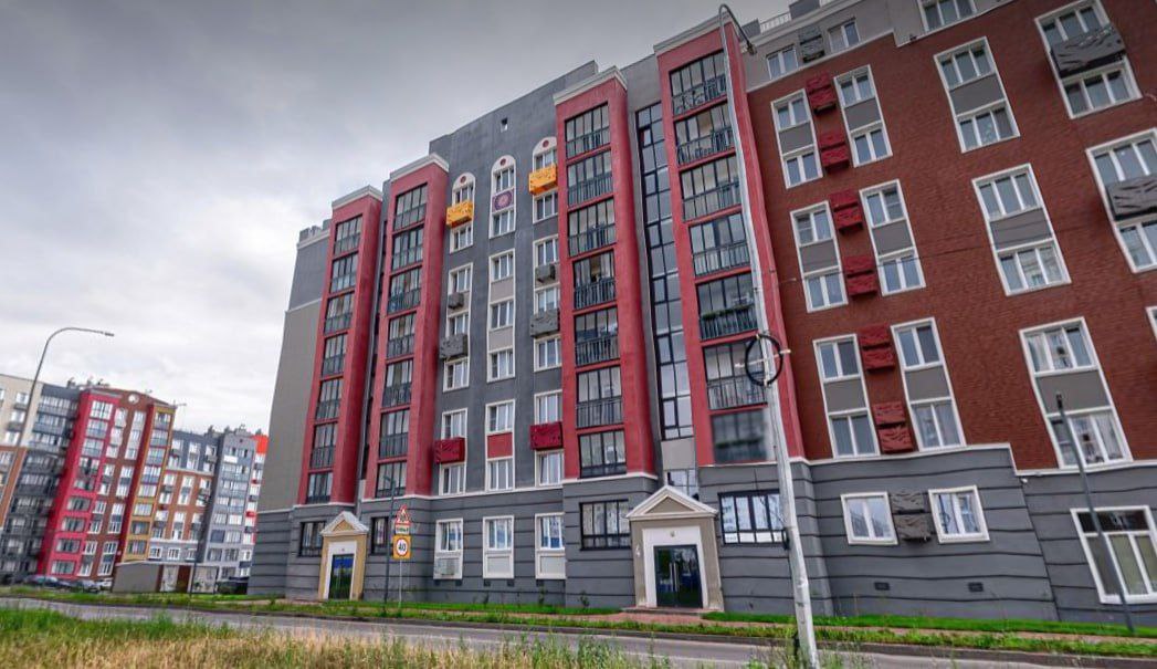 На участке проспекта Ливанова временно ограничили движение автомобилей.