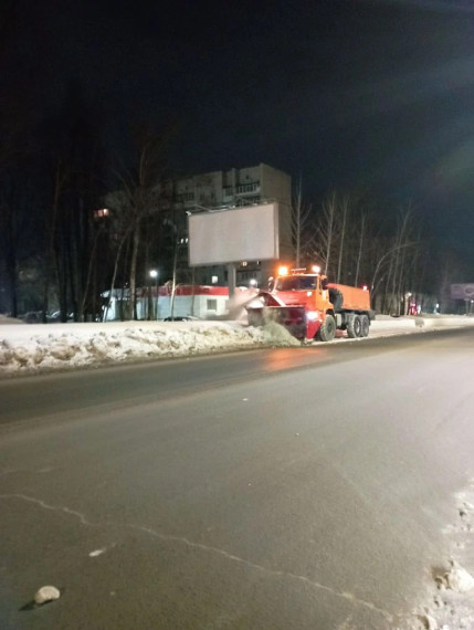 За 25 февраля ульяновские дорожники расширили 10 улиц и вывезли 263 самосвала снега.