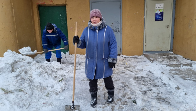 Администрация Ульяновска продолжает мониторинг очистки придомовых территорий.