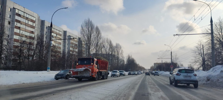 За выходные с улиц Ульяновска вывезли почти 850 самосвалов снега.