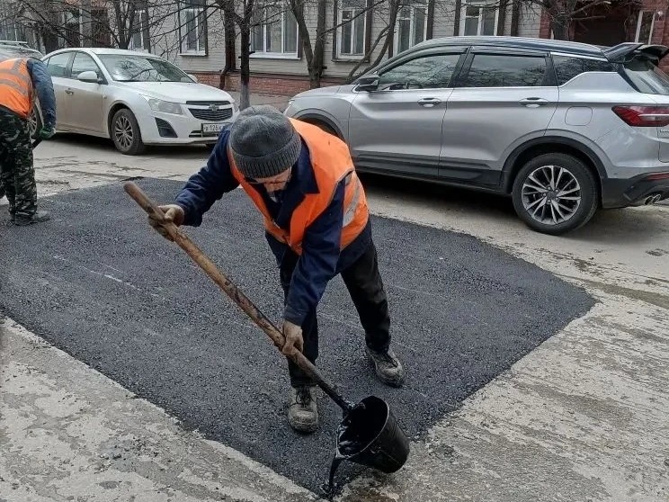 Дорожники Ульяновска устранили дефекты проезжей части на 22 улицах.