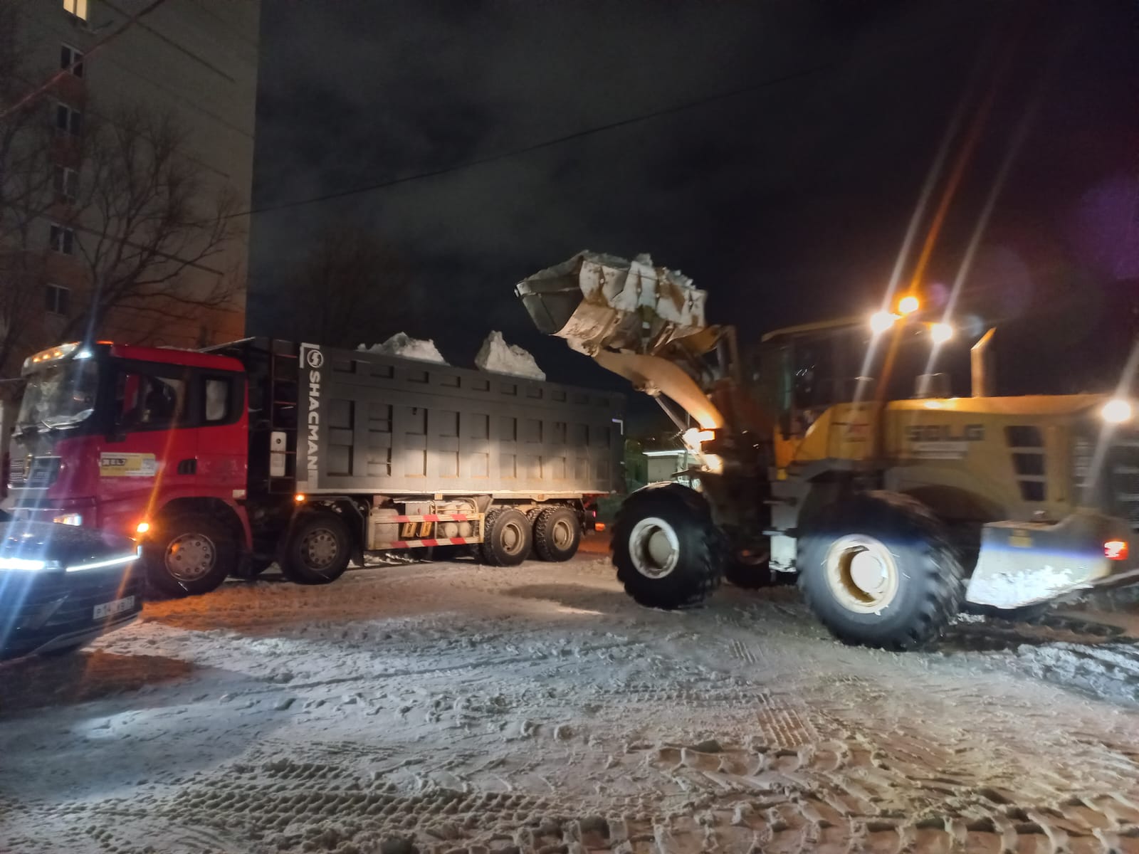Администрация Ульяновска задействует рекордные силы в вывозе снега.